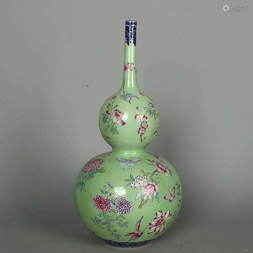 CHINESE GREEN-GROUND FAMILLE-ROSE DOUBLE-GOURD VASE DEPICTIN...