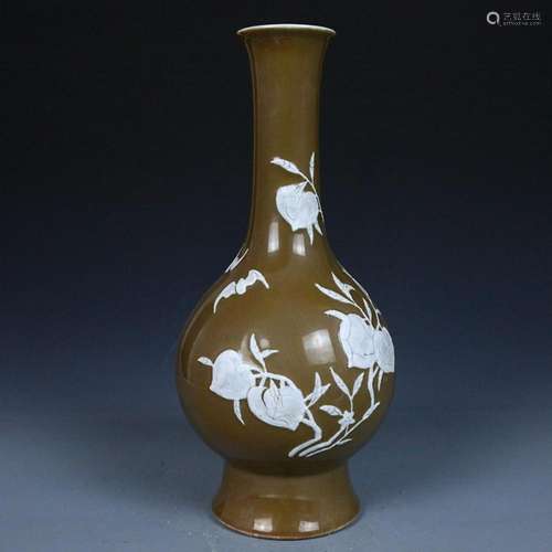 CHINESE GLAZED VASE DEPICTING 'GOURD', 'QING QIA...