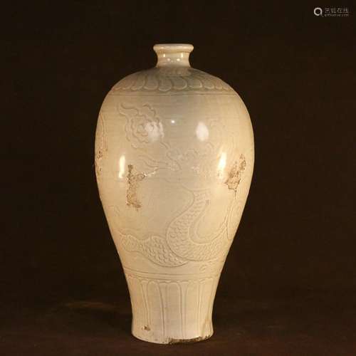 CHINESE DING-WARE MEIPING VASE DEPICTING 'DRAGON'