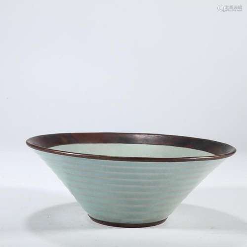 CHINESE BRONZE-MOUNTED RU-WARE BOWL WITH 'CRACKLE'