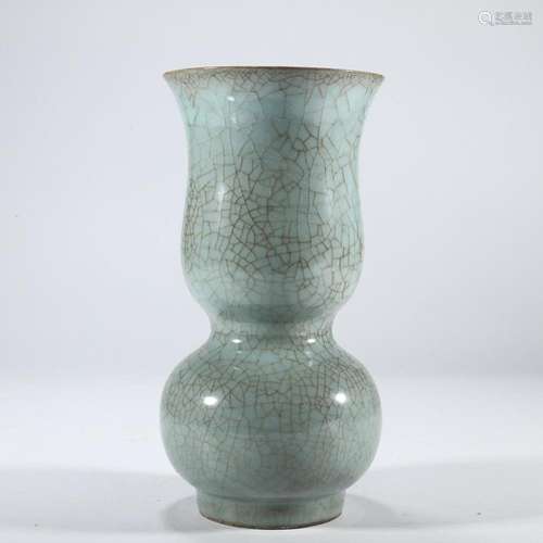 CHINESE RU-WARE VASE WITH 'CRACKLE'