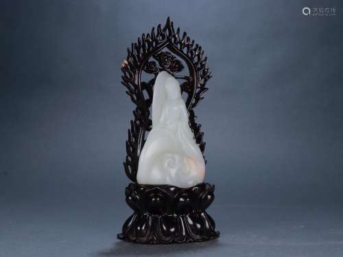 : hetian jade guan YinSize: 8.3 cm wide and 3.0 cm high 13.9...