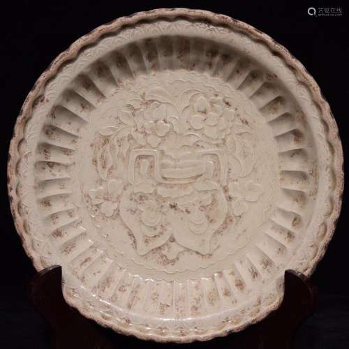 Kiln carved flower tray x17.8 2.8 cm