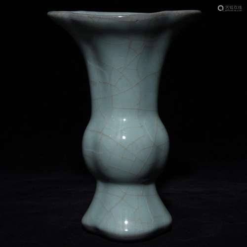 Official porcelain vase with 20.5 x14cm flower