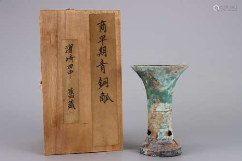 Shang bronze vase with size: 16 cm, diameter 10 centimeters