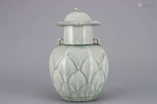 Five dynasties period to the kiln celadon carved lotus-shape...