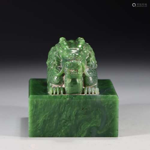 Hetian jade dragon button sealSpecification: high 9.8 cm, 9....