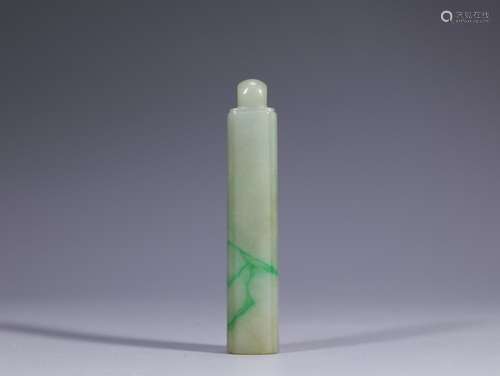 Jade feathered pipeSize: 1.2 * 1.3 * 6.9 cm weighs 25.7 g.