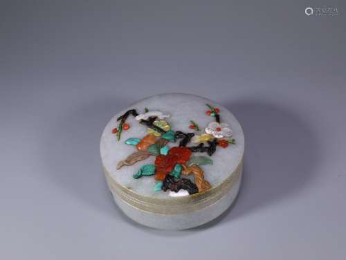 Jade treasure with embedded cap boxSize: 10.7 x 5.7 cm weigh...