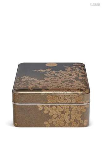 TAISHO PERIOD (EARLY 20TH CENTURY) A LACQUER BOX AND COVER