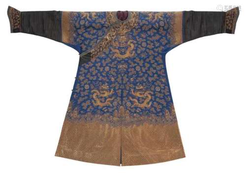 中国 晚清 蓝纱绣如意团寿金龙袍