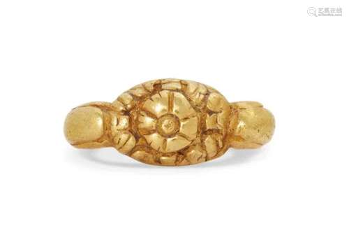 INDONESIA，JAVA，10TH CENTURY A GOLD FINGER RING