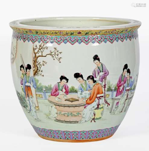 Chine, XXe siècle
Cache-pot en porcelaine à décor en ém