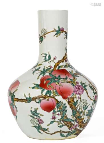 Chine, XXe siècle
Grand vase Tianqiuping en porcelaine