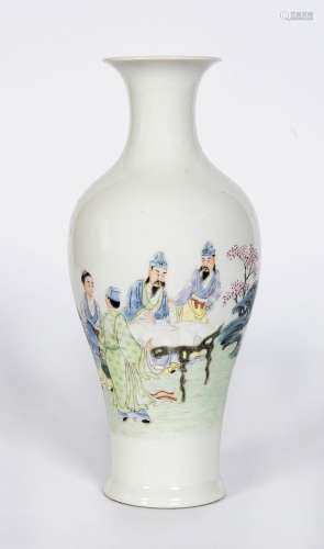 Chine, XXe siècle
Vase en porcelaine à décor en émaux d