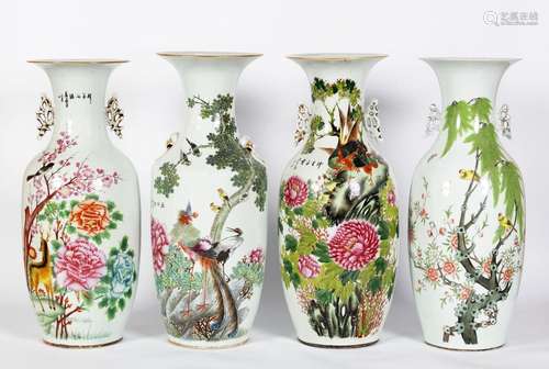 Chine, XIX-XXe siècle
Lot comprenant quatre vases en po