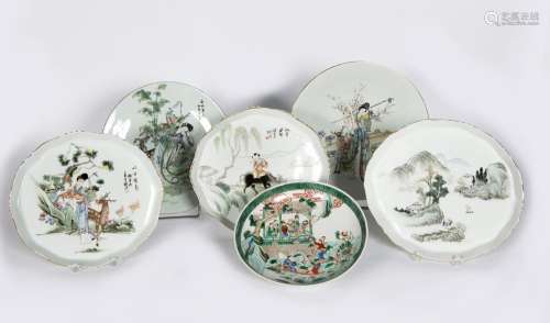 Chine, XIX-XXe siècle
Lot comprenant six plats en porce