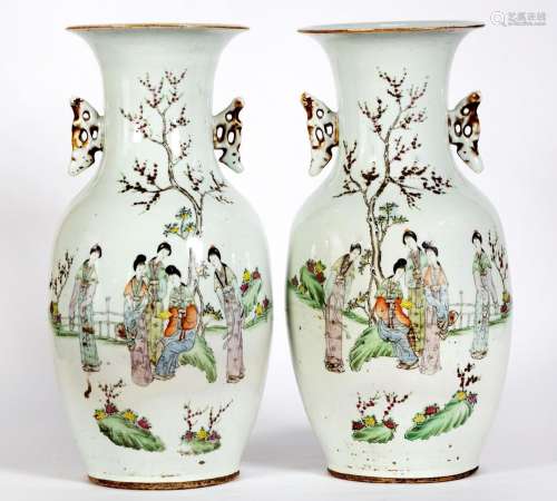 Chine, XIX-XXe siècle
Paire de vases en porcelaine à dé