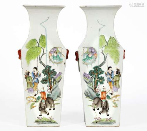 Chine, XIX-XXe siècle
Paire de vases quadrangulaires en