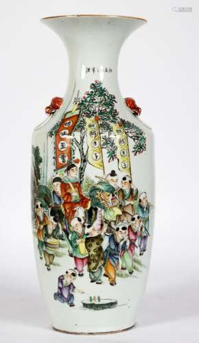 Chine, XIX-XXe siècle
Vase en porcelaine à décor en éma