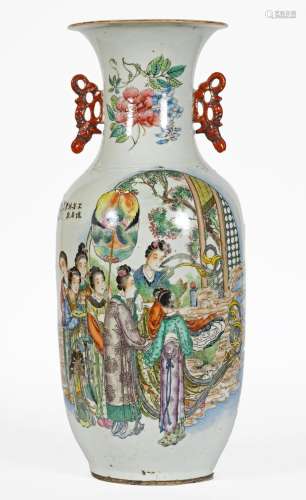 Chine, XIX-XXe siècle
Vase en porcelaine à double décor
