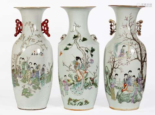 Chine, XIX-XXe siècle 
Lot comprenant trois vases en po