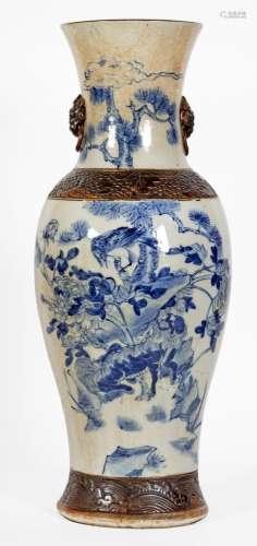 Chine, XIXe siècle
Grand vase en porcelaine craquelée d
