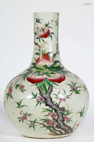 Chine, XIXe siècle
Grand vase Tianqiuping en porcelaine
