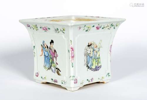 Chine, XIXe siècle
Jardinière quadrangulaire en porcela