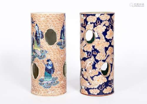 Chine, XIXe siècle
Lot comprenant deux vases rouleaux a