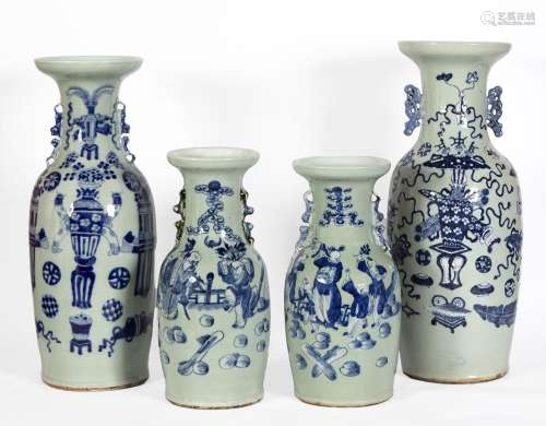 Chine, XIXe siècle
Lot comprenant quatre vases en porce