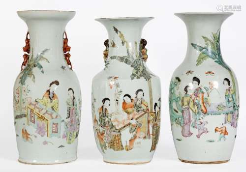Chine, XIX-XXe siècle
Lot comprenant trois vases en por