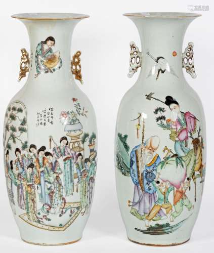 Chine, XIX-XXe siècle
Lot comprenant un vase en porcela