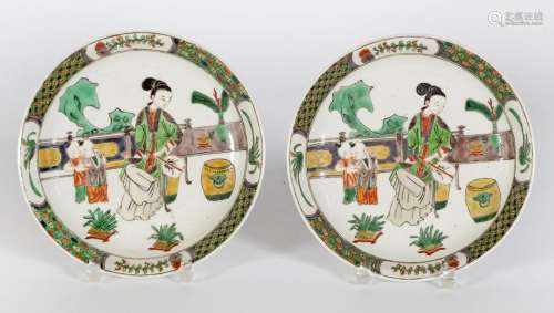 Chine, XIXe siècle
Paire de coupes en porcelaine à déco