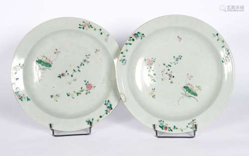 Chine, XIXe siècle
Paire de plats en porcelaine à décor