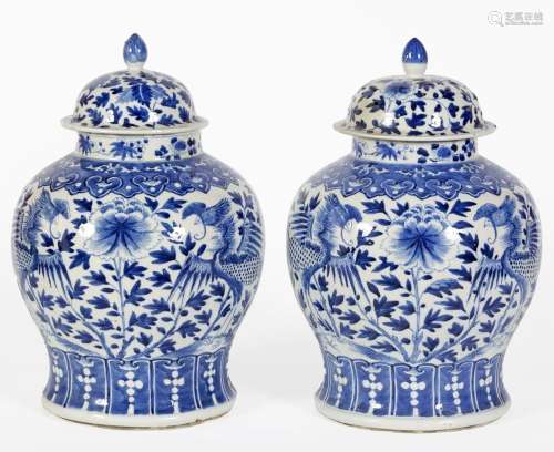Chine, XIXe siècle
Paire de potiches en porcelaine à dé