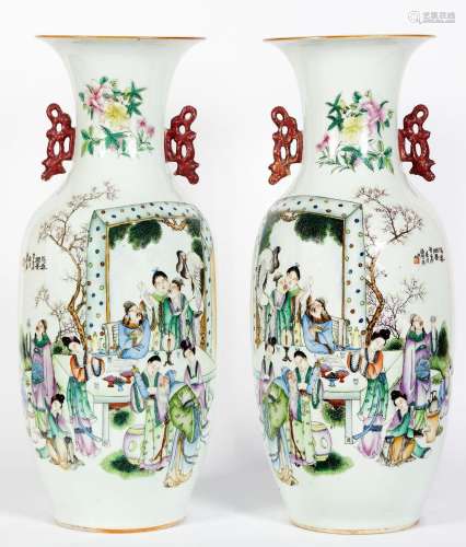 Chine, XIX-XXe siècle
Paire de vases en porcelaine à do