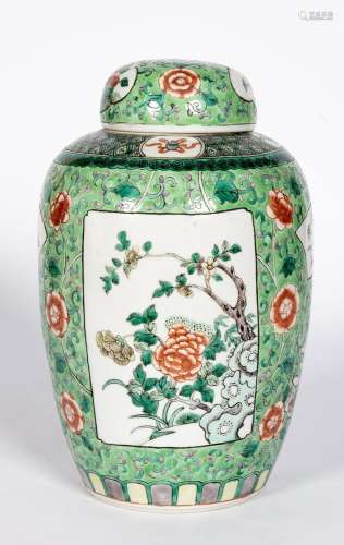 Chine, XIXe siècle
Pot couvert en porcelaine à décor en