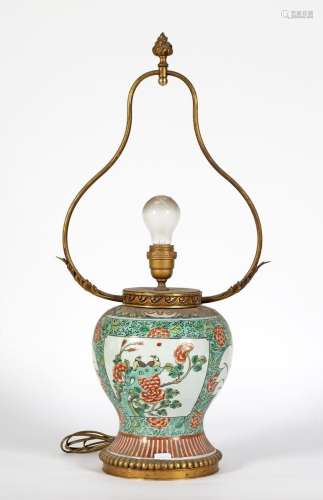 Chine, XIXe siècle
Potiche en porcelaine à décor en éma