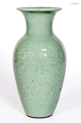 Chine, XIXe siècle
Vase en porcelaine à décor floral en