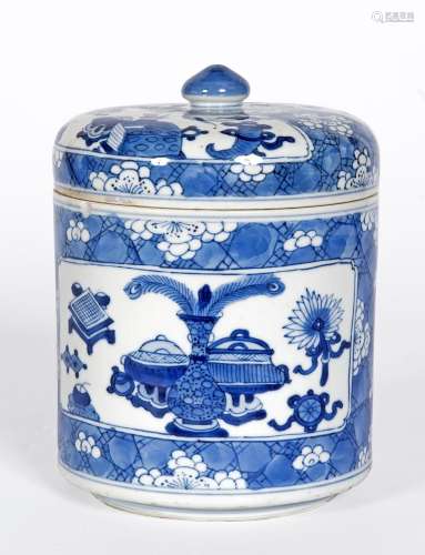 Chine, Epoque Kangxi (1662-1722)
Boîte couverte en porc