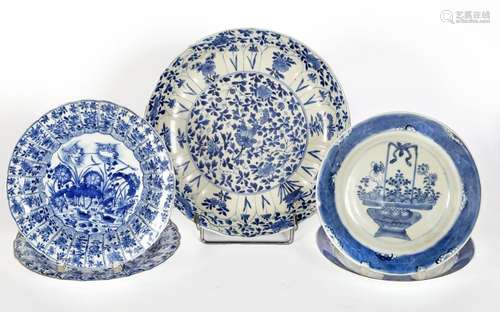 Chine, Epoque Kangxi (1662-1722)
Lot comprenant un plat