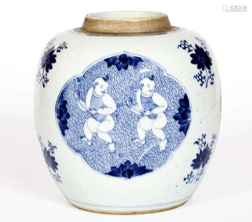 Chine, Epoque Kangxi (1662-1722)
Potiche en porcelaine