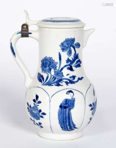 Chine, Epoque Kangxi (1662-1722)
Verseuse en porcelaine