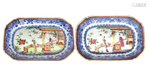 Chine, Epoque Qianlong (1736-1795)
Paire de plats octog