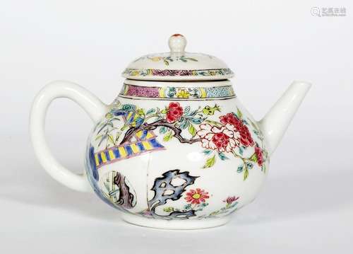 Chine, Epoque Yongzheng (1723-1735)
Théière en porcelai