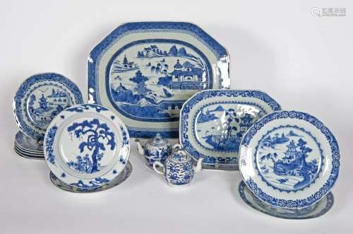 Chine, XVIIIe siècle
Lot comprenant un grand plat, une