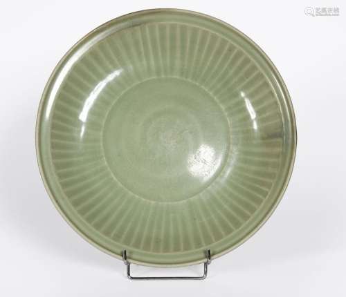 Chine, Epoque Ming (1368-1644)
Plat en porcelaine célad