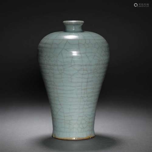 Song dynasty Ge kiln plum bottle