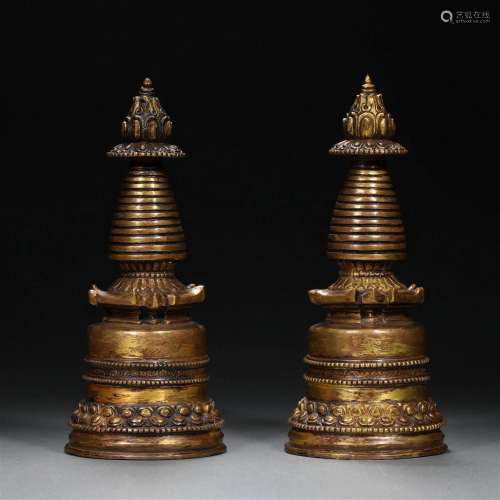 A pair of Tibetan gilt stupas in the Qing Dynasty